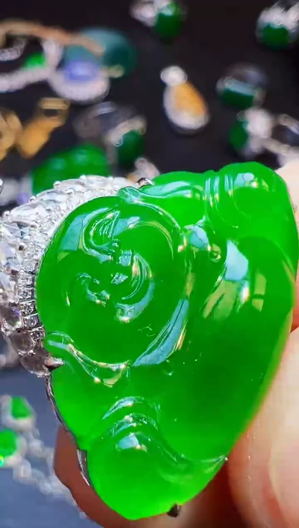 颈饰18K金镶嵌翡翠溪*翡翠