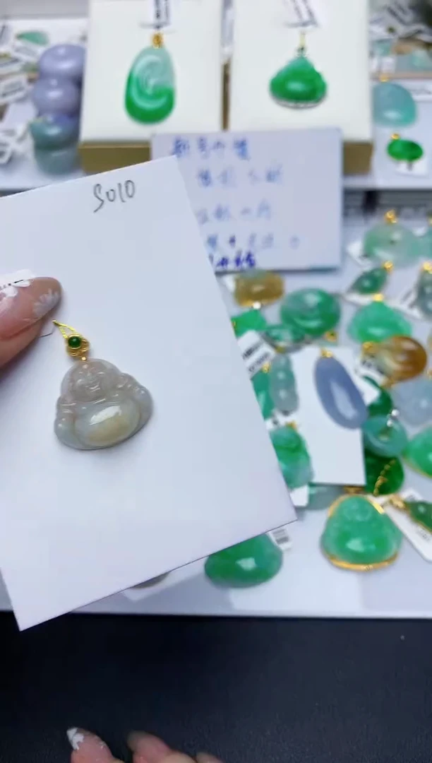 翡翠18K金镶嵌颈饰天然缅甸翡翠A货