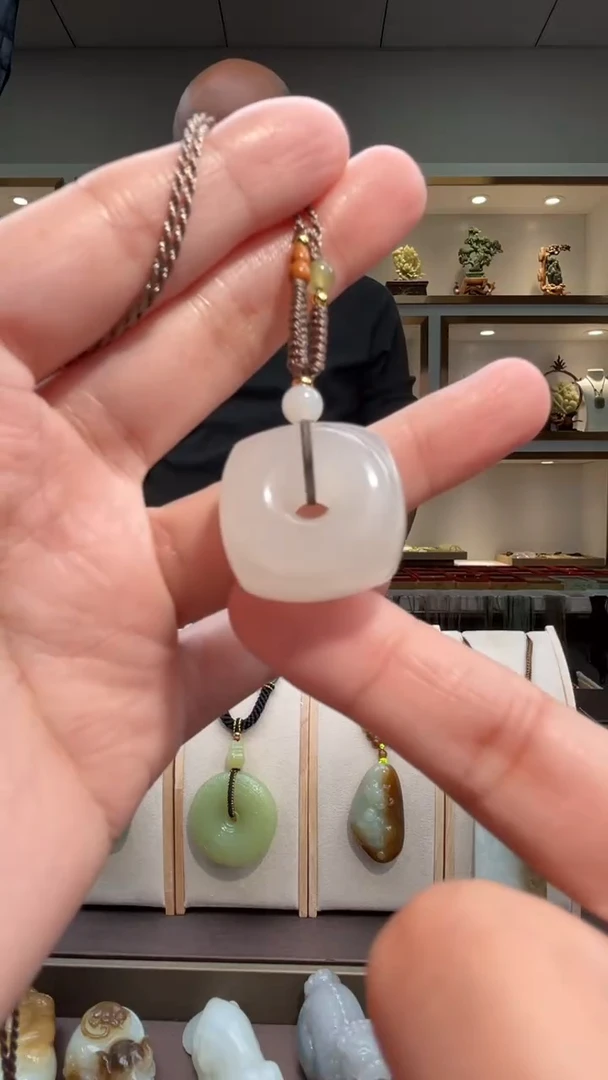 颈饰未镶嵌和田玉苏