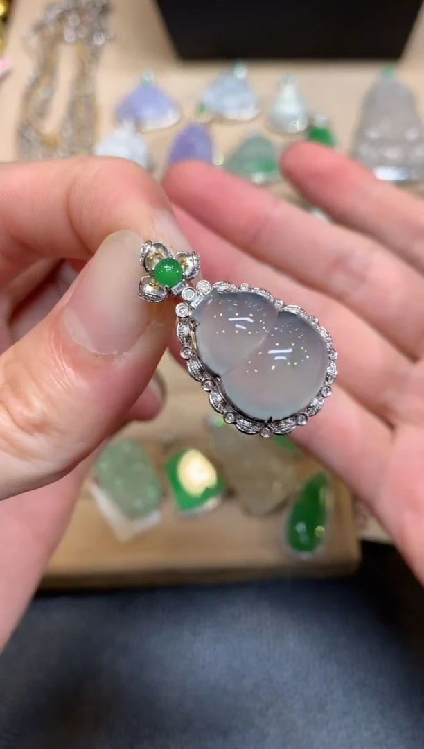 【闪购商品】翡翠颈饰18K金镶嵌葫芦【无服务费】