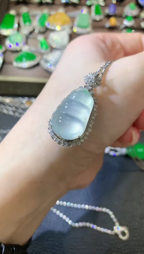 【闪购商品】翡翠吊坠(不含链)18K金镶嵌D58