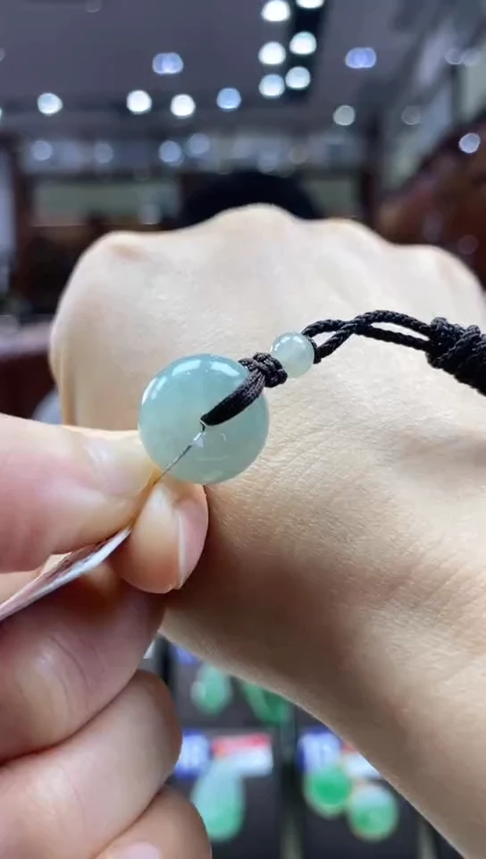 颈饰未镶嵌翡翠平安扣