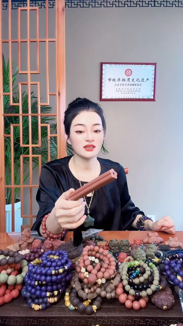 泥塑红麝梅花棒手把件设计