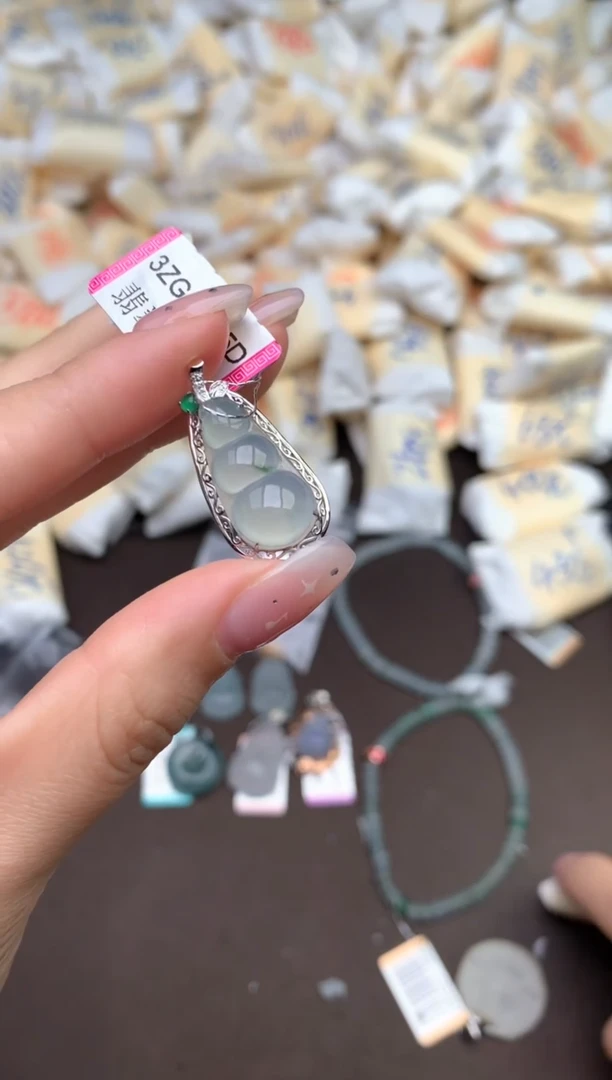 【闪购商品】翡翠挂件18K金镶嵌一