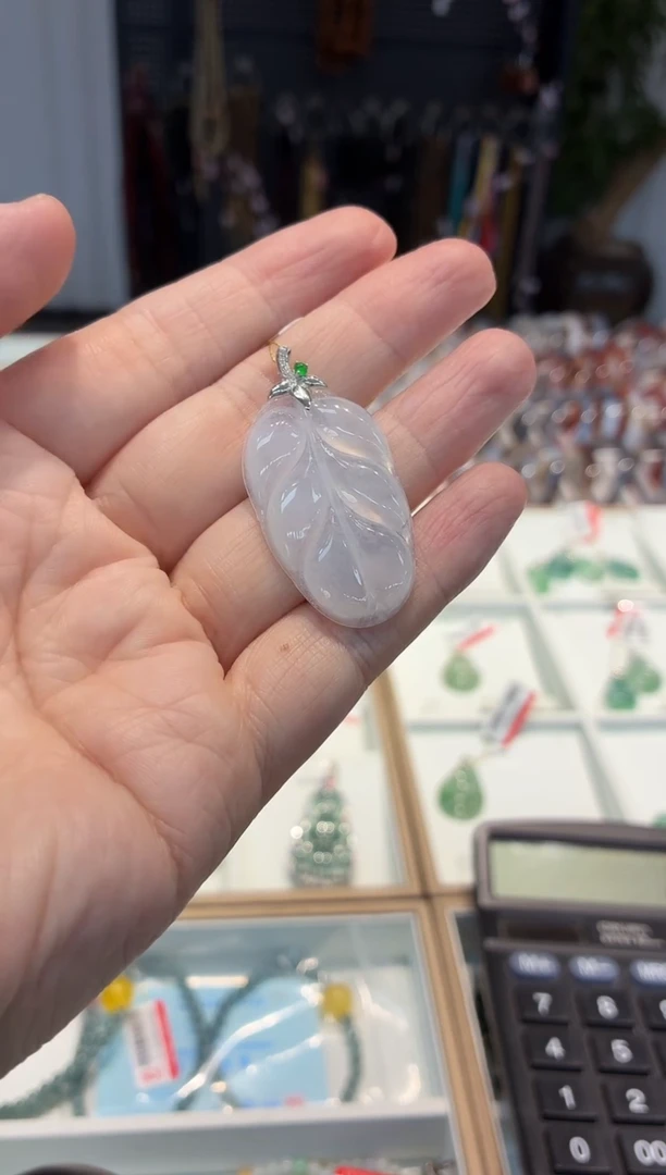 颈饰18K金镶嵌翡翠吊坠