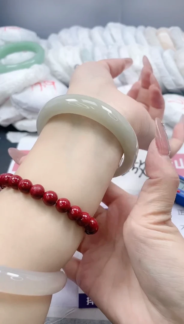 【闪购商品】石英质玉手镯未镶嵌151/58.1