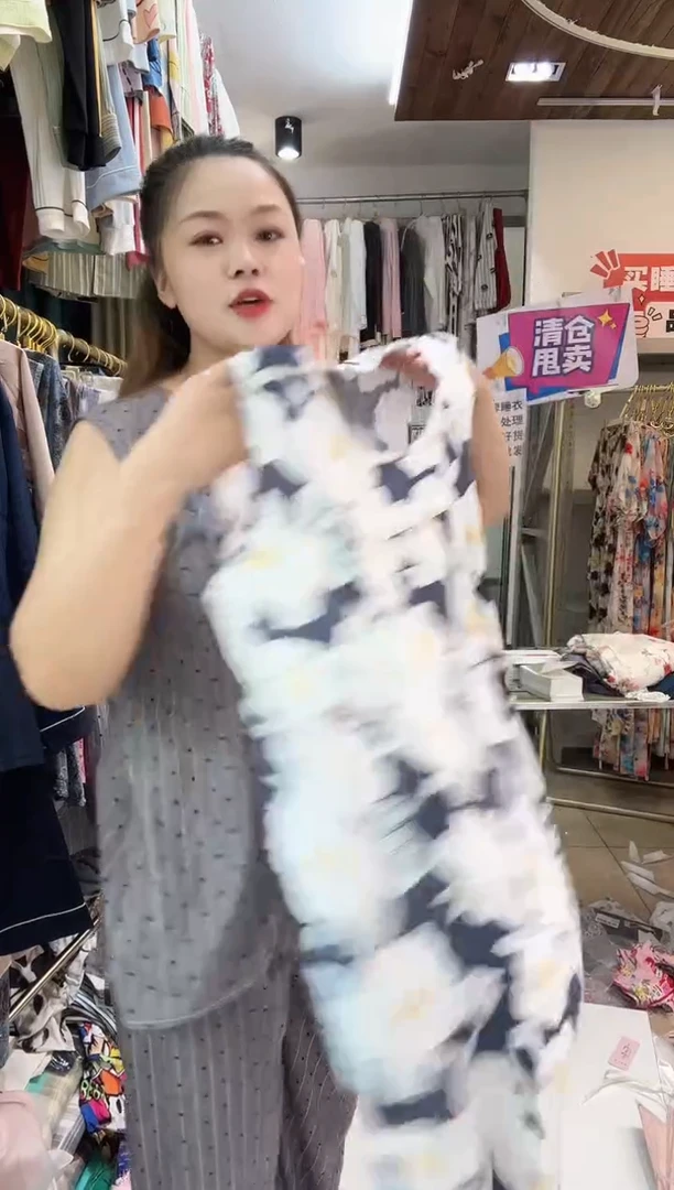 背心睡裙黑底白花