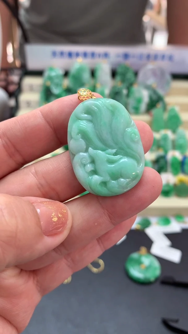 【闪购商品】翡翠吊坠(不含链)18K金镶嵌挂件