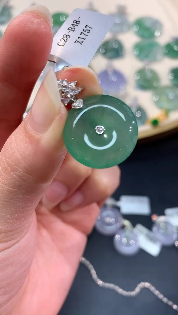 【闪购商品】翡翠吊坠(不含链)18K金镶嵌A384|9800