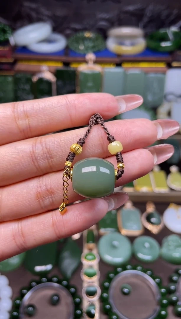 颈饰未镶嵌和田玉鸭蛋青卡16吊坠