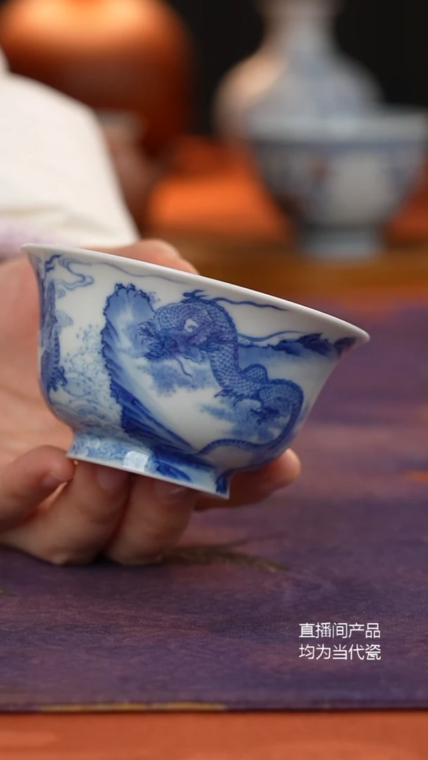 天心雅器青花三龙压手杯