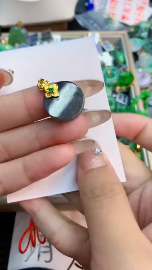 翡翠未镶嵌吊坠(不含链)1