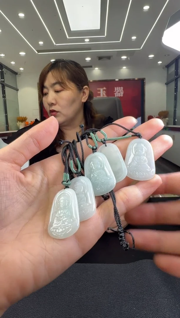 翡翠未镶嵌颈饰挂件（多样性发一）狗