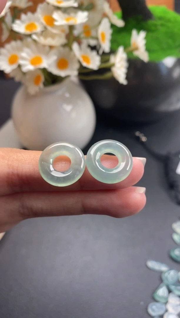 颈饰未镶嵌翡翠冰种甜甜圈