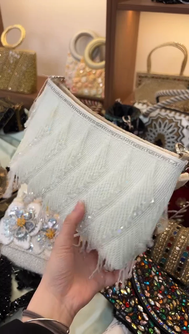 织物10百格汇手工串珠包