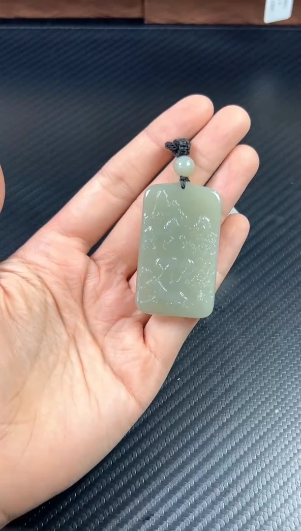 吊坠(赠链)未镶嵌和田玉且末微色差近矿