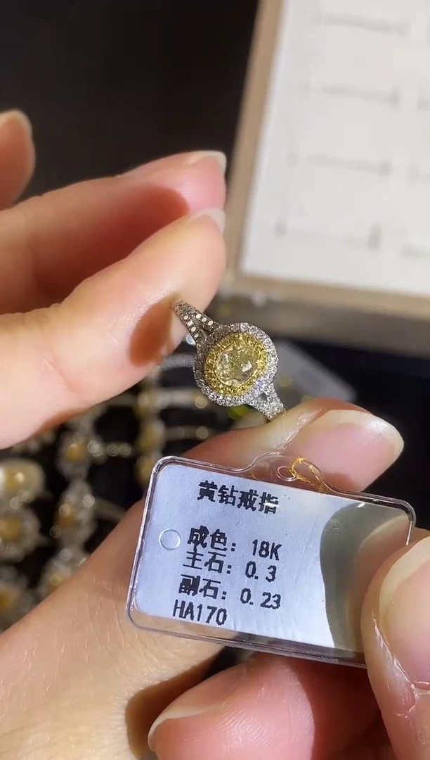 18K金镶嵌戒指钻石戒指