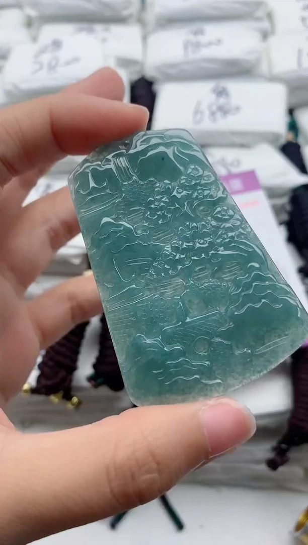 翡翠未镶嵌颈饰·