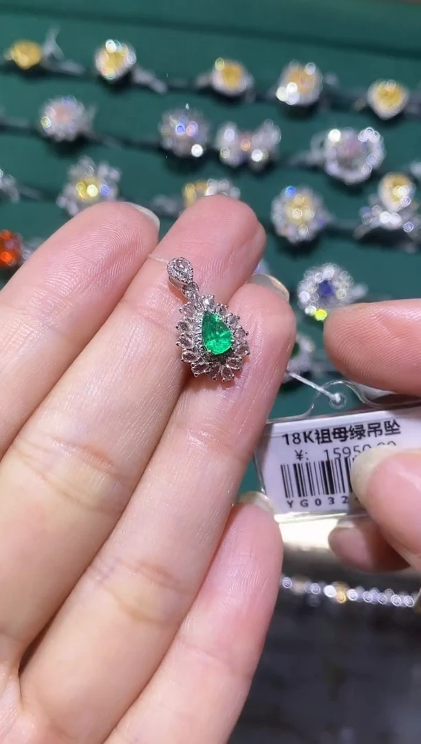 18K金镶嵌吊坠（不含链子）祖母绿321