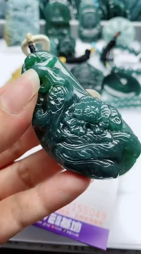 颈饰未镶嵌翡翠