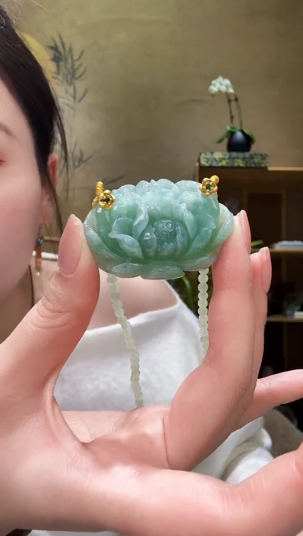 颈饰未镶嵌翡翠吊坠