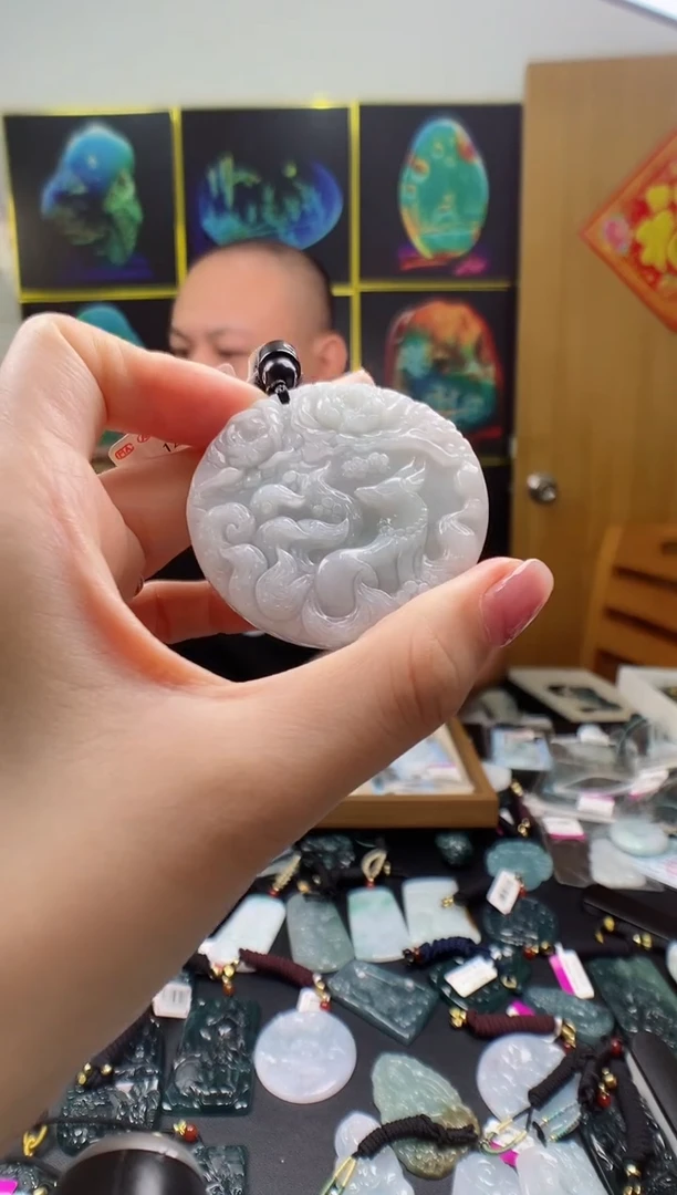 翡翠未镶嵌颈饰多样性发其一