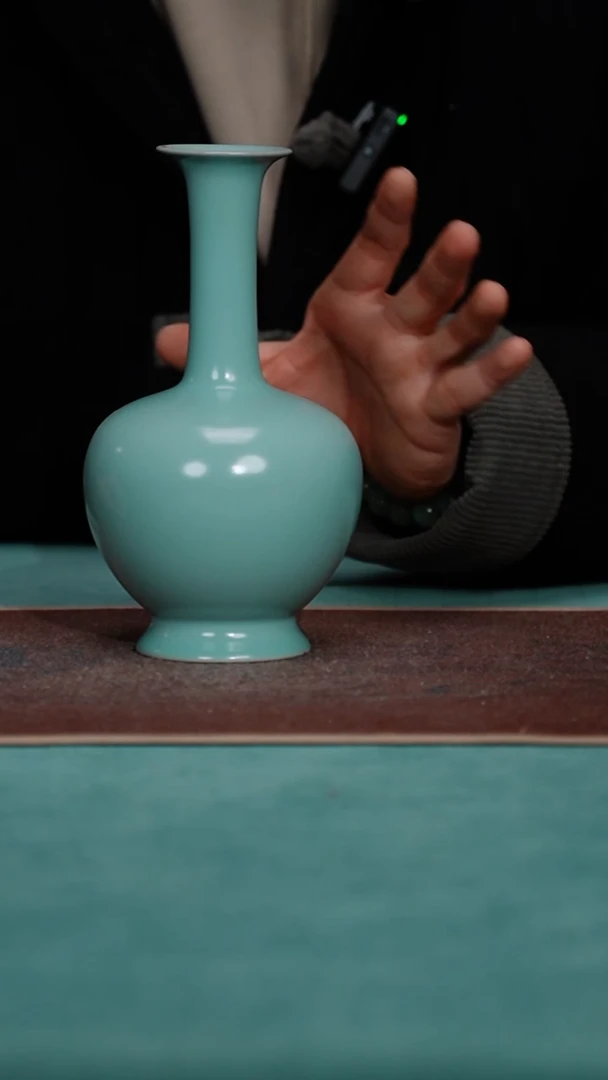 【闪购商品】37-1长颈鼓腹瓶（带包装证书）