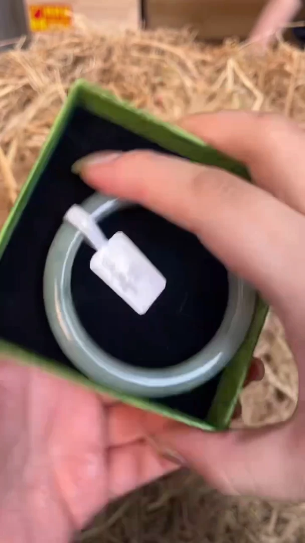 未镶嵌手镯石英质玉C-575