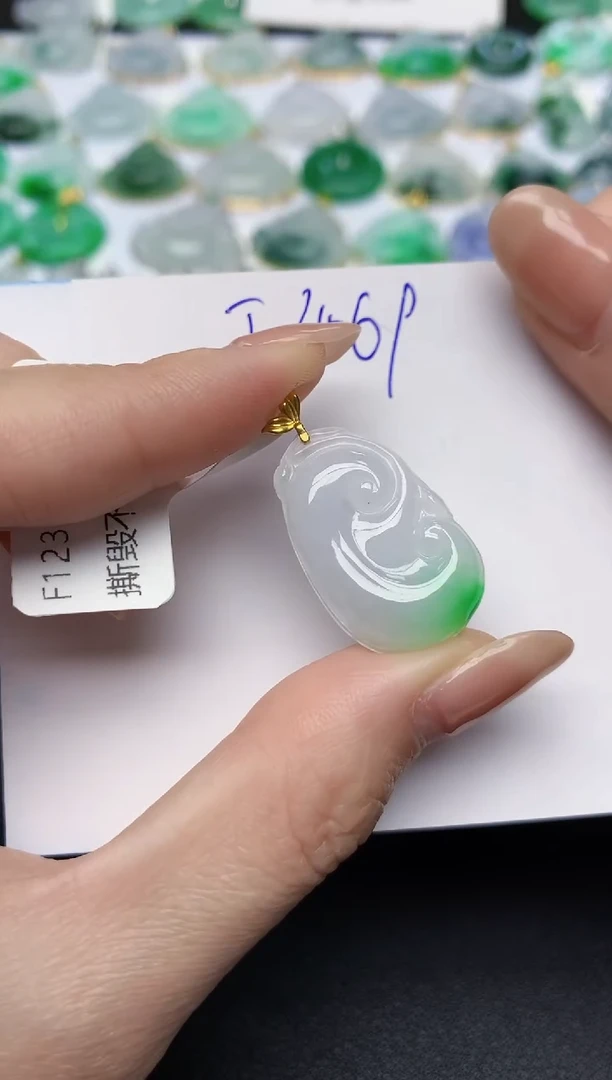 颈饰18K金镶嵌翡翠天然缅甸A货翡翠百元以上9元证书费自理