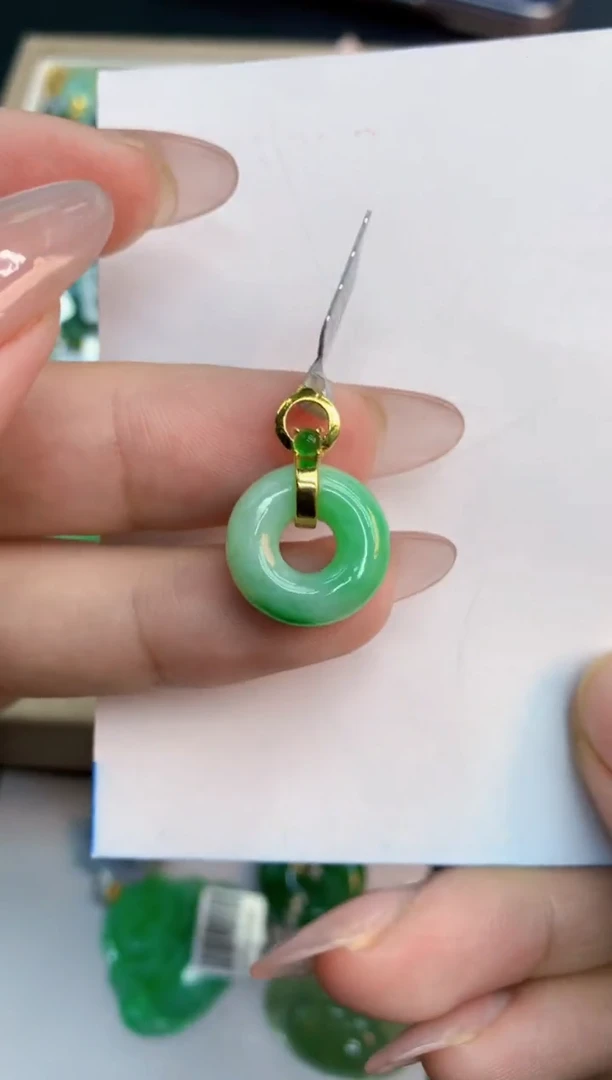 翡翠未镶嵌吊坠(不含链)1