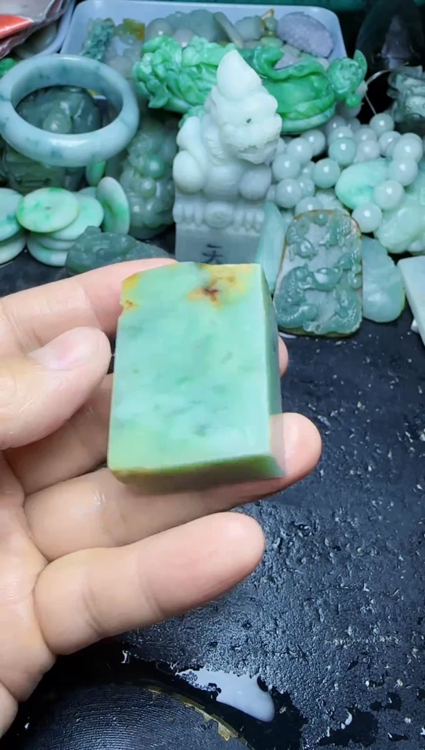 颈饰未镶嵌翡翠肉*048