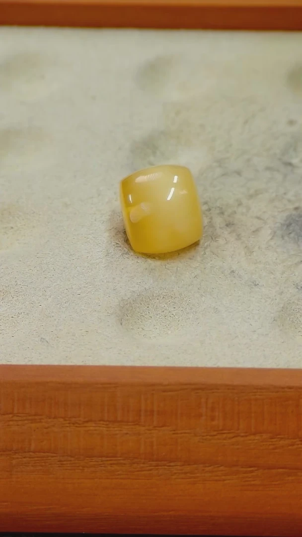 【闪购商品】蜜蜡裸石未镶嵌俄料微瑕12.4*11MM1.182克