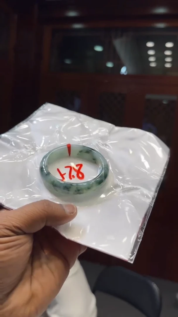 翡翠手镯未镶嵌手镯