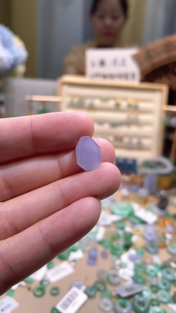 颈饰未镶嵌翡翠蛋面