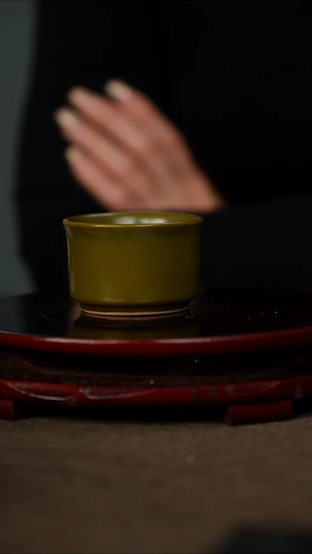 柴烧 扳指杯  黄金釉 无底款