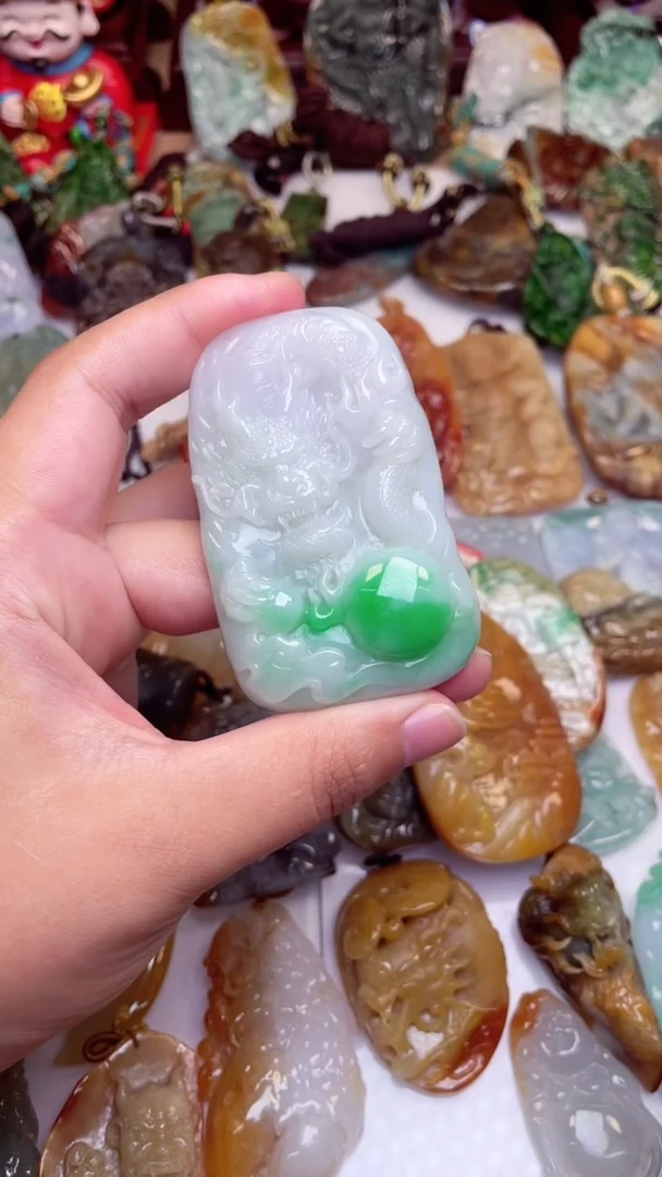 颈饰未镶嵌翡翠龙