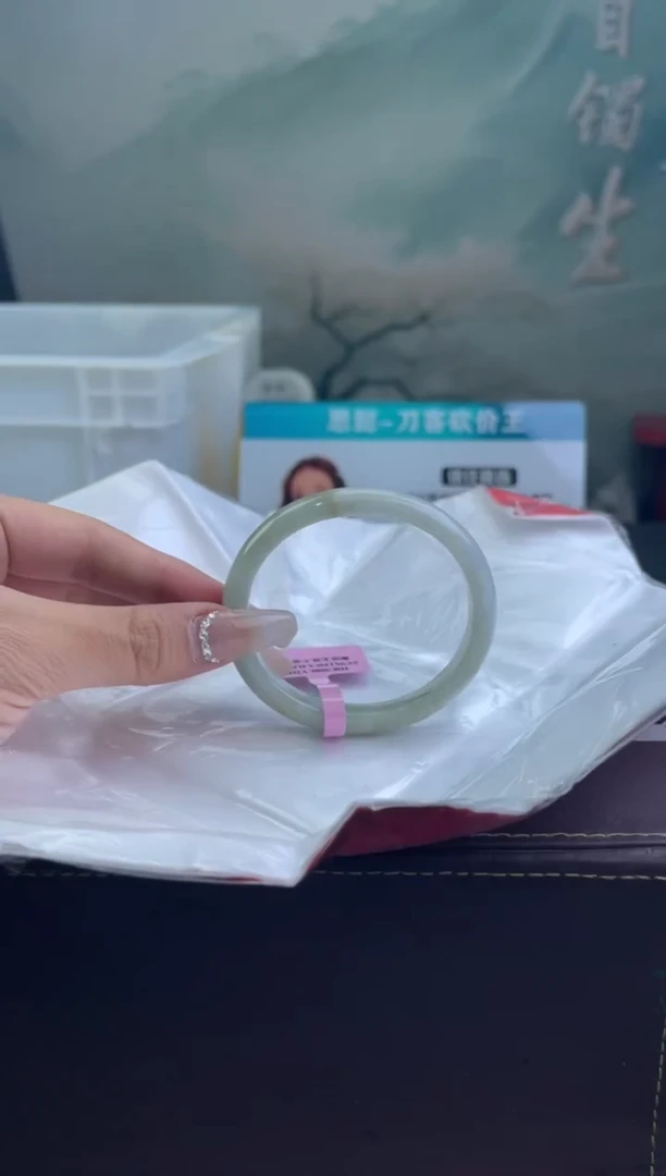 翡翠手镯未镶嵌13