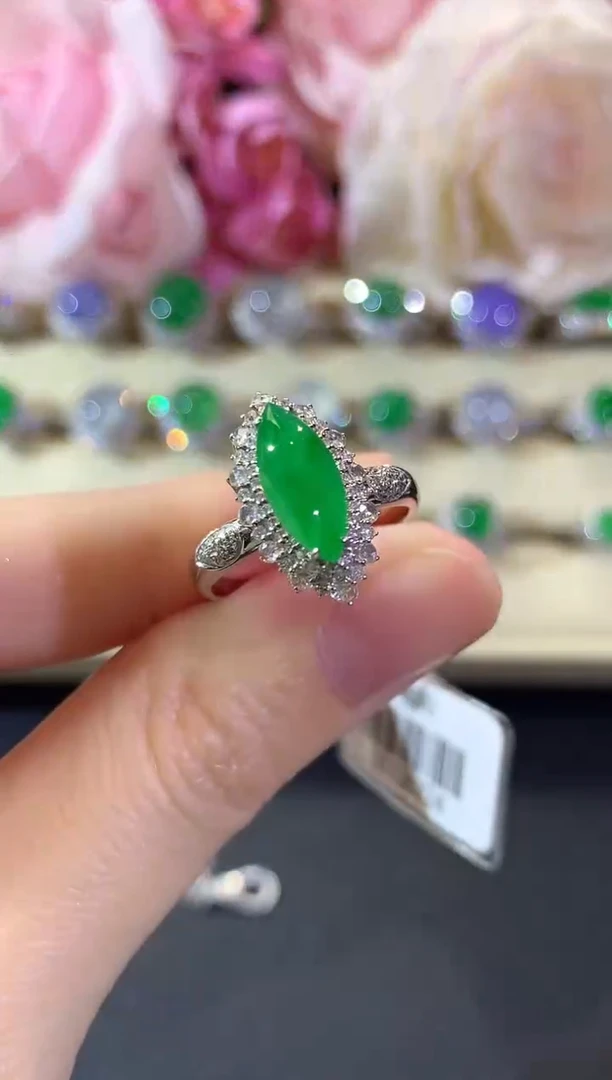 18K金镶嵌戒指翡翠冬日珠宝E133