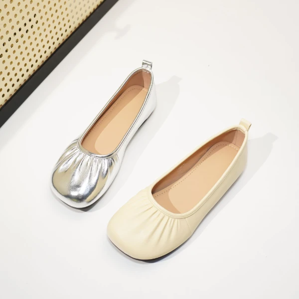 896 大码女鞋2025夏季新款浅口圆头真皮方头软底跟单鞋女奶奶鞋