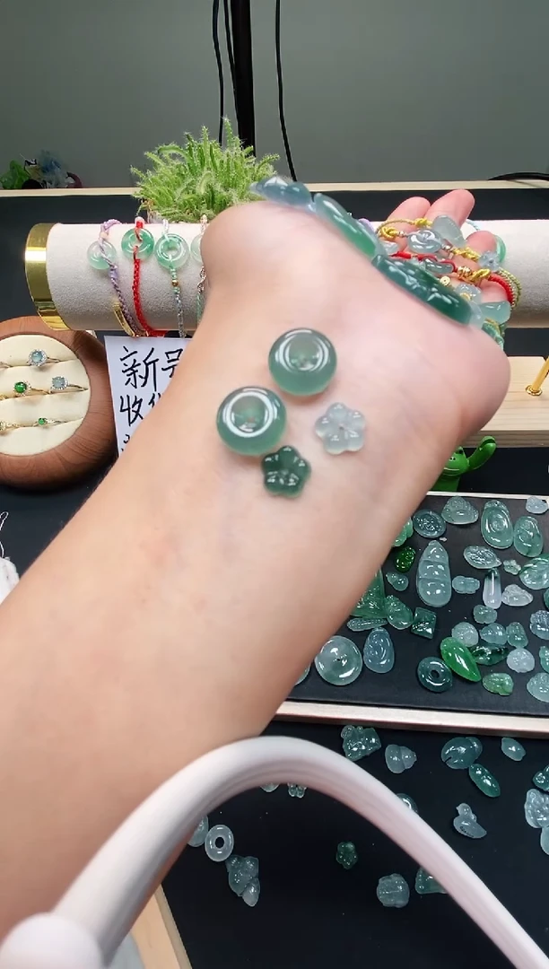 翡翠裸石翡翠平安扣 小花