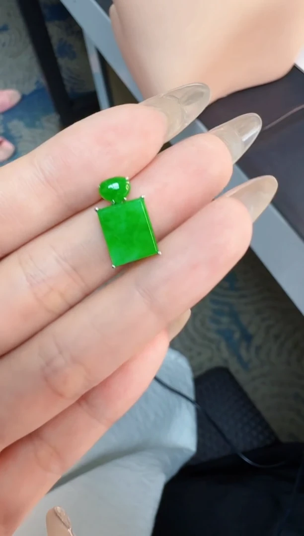 翡翠18K金镶嵌颈饰缅甸天然A货