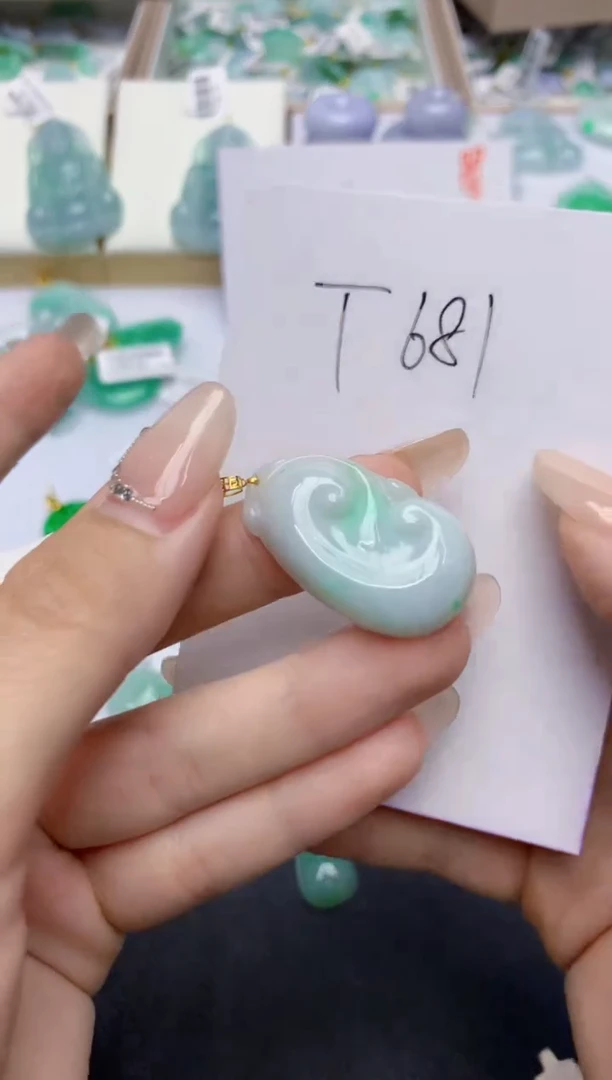 翡翠18K金镶嵌颈饰天然缅甸A货翡翠