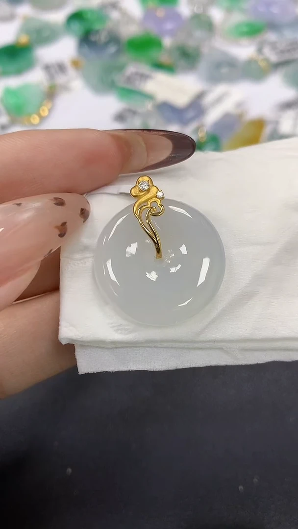 颈饰18K金镶嵌翡翠a货假一赔三支持复检百元上9元证书费自理