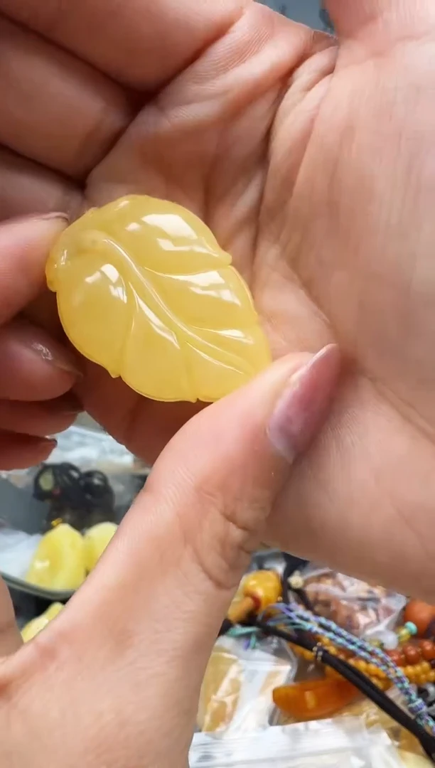 【闪购商品】琥珀裸石未镶嵌挂坠