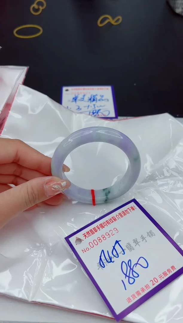 翡翠手镯未镶嵌1