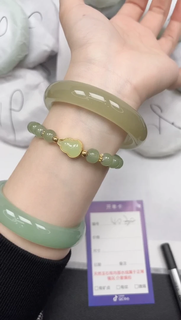 未镶嵌手镯石英质玉40/6465