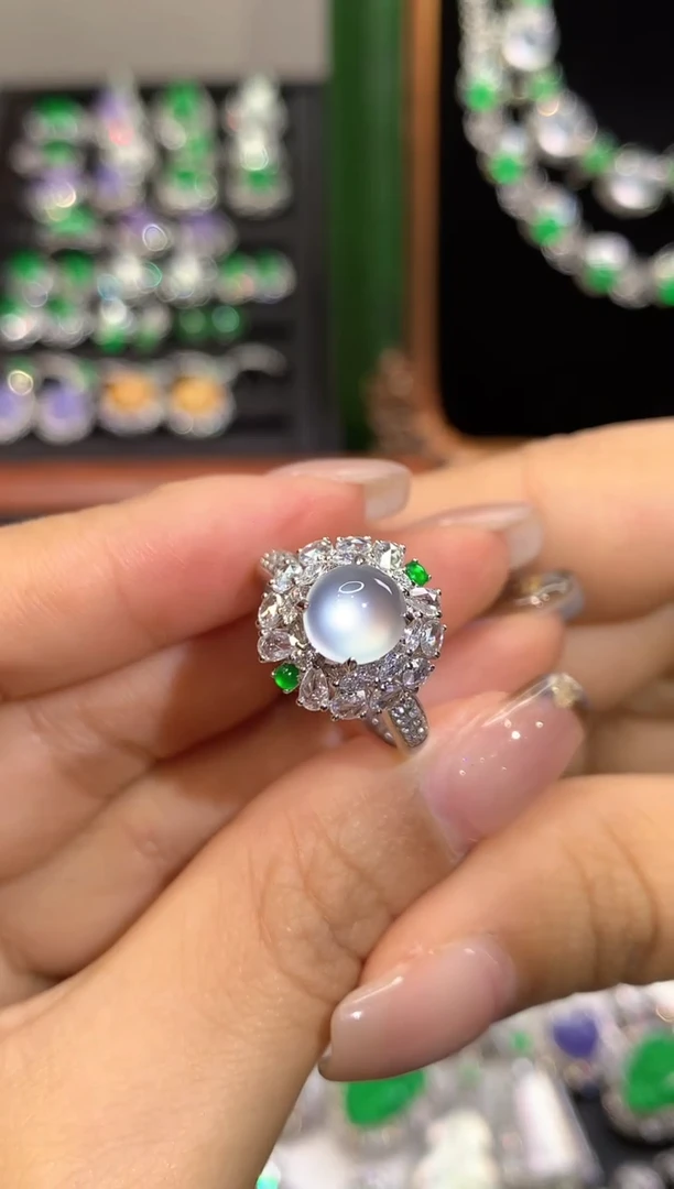 18K金镶嵌戒指翡翠翡翠