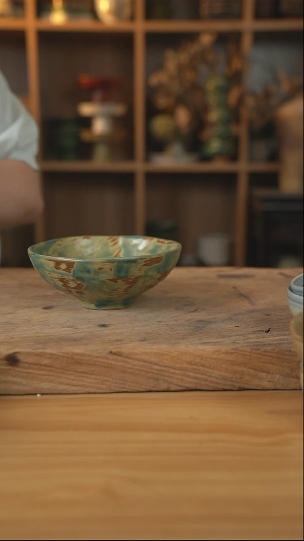 黄绿色的6英寸酸奶碗