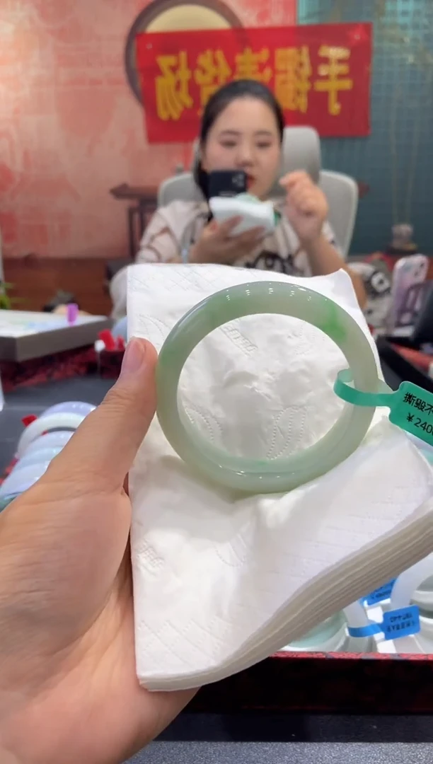 翡翠手镯未镶嵌d****情多人00027973