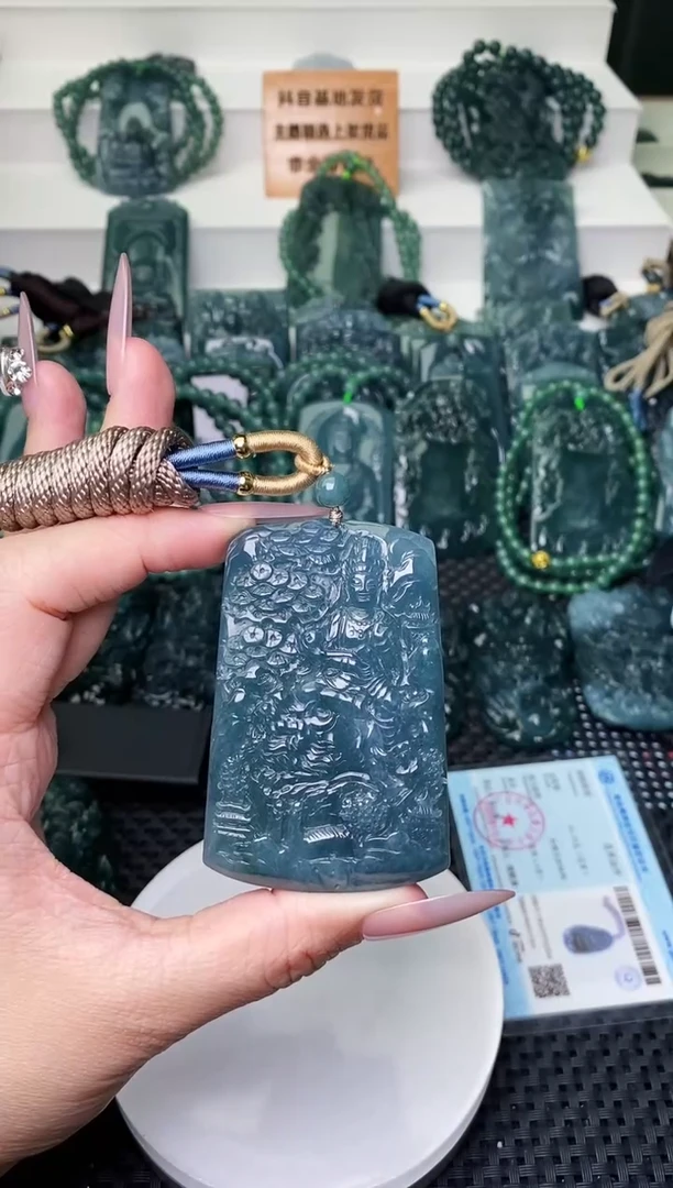 颈饰未镶嵌翡翠